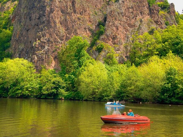 Tretboot vor dem Rheingrafenstein